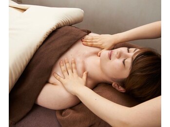 ラ ルーチェ 星田の写真/体内の巡りを改善し、老廃物の排出を促進！冷えやむくみのケアに◎基礎代謝UP