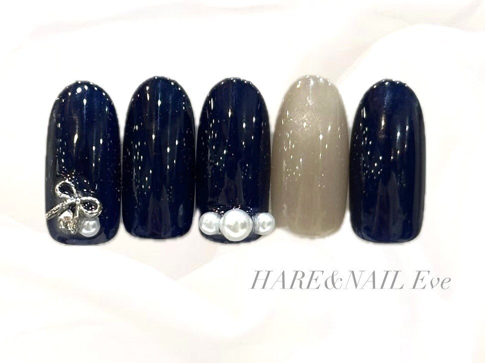 2025年-2026年冬トレンド】ネイビー リボンのネイルデザイン集｜人気順