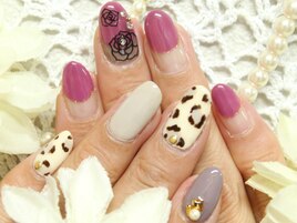 薔薇ネイル4600円/下2art5100円
