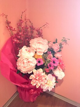 チャアム(cha am)/明るいお花たちがお出迎え