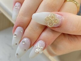 上品ミルキーホワイトビジュー