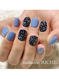 モノトーン薔薇ネイル