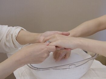 ジョイエ 桂駅前店(joie)の写真/【桂駅徒歩3分】ゆったり落ち着けるふかふかのチェアと心地よいハンドスパ日頃の疲れも解消♪