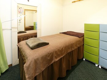 アッタ 西川口店(ATTA)の写真/駐車場完備★【美容室併設】の半個室サロン♪アットホームな雰囲気でお寛ぎいただきながら施術ができます◎