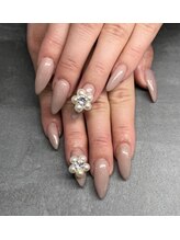 ミニュイ(Minuit)/パールフラワーネイル