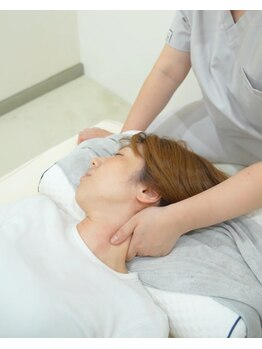 ルミレ ナンバ(LUMIRE NAMBA)/施術<<肩こり、首凝り>>