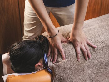 接骨院わが家/巻き肩調整/肩・背中のこり改善