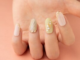 派手すぎない　春ネイル