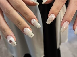 ホワイトニュアンスネイル