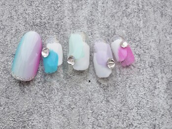 カトルナフ(quatre fois neuf)/オーロラカラーのもやもやネイル