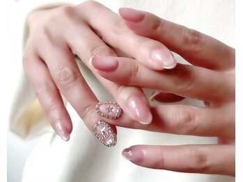 ブレスネイル(brace Nail)の写真/オトナ女性にピッタリのデザイン多数*繊細でおしゃれなデザインも丁寧なケアも譲れないあなたへ♪[表参道]