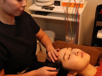 スタジオロク(studio rokh)の写真/気になる毛穴やニキビケアに/しっかりとカウンセリングをし施術をご提案させていただきます。