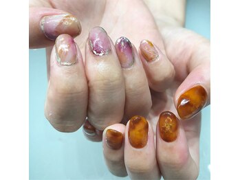 ミキュア(MICURE)/左右非対称ネイル