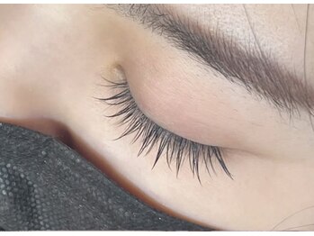 アミーラ(Amira)/束感アイラッシュ~ナチュラル系