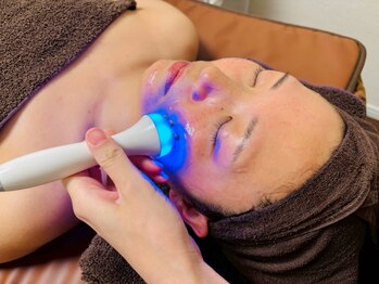 エステティック パレスの写真/《美容液とホワイトニングでイキイキとした肌に♪》未来のお肌を考えた施術で、お肌の悩みを根本から改善！