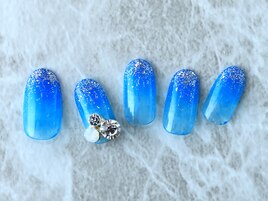 ラメ・夏らしいブルーネイル