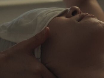 レジス(REGIS)の写真/《寝落ち必至》眠りの質も変わる。オールハンドの極上ドライヘッドスパ体験で、頭皮と心に深い癒しを――。