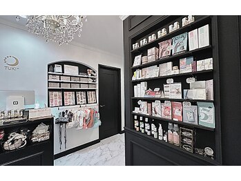 ツキ(TUKI+)/受付と待合スペースです