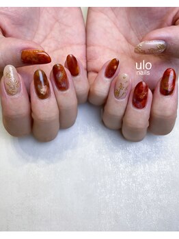 ウロネイルズ(ulo nails)/赤ニュアンスとゴールドアート