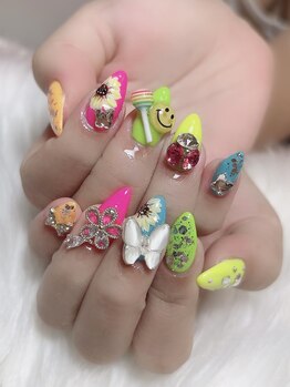 エム(EM)/夏ネイル