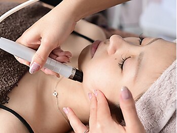 ルアナ(LUANA)の写真/肌に負担をかけず、毛穴奥の黒ずみ・詰まりを優しく一掃！洗浄しながら潤いで満たし、つるんと輝く透明肌♪