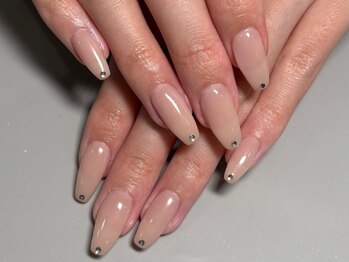 ムートンネイル 大阪梅田店(MOUTON NAIL)の写真/フィルインで折れにくくモチの良い美フォルムの長さだし＊他店でモチが悪かった方も満足な仕上がりに◎