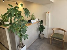フュー(few.)の雰囲気（サロンの受付スペース〇）