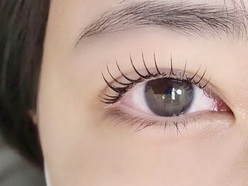 アイズプロフェッショナル 京橋店(eyes professional)の写真/【まつげパーマ¥3000/パリジェンヌ¥4500】くるんとしたまつ毛でモテ可愛な目元に