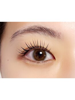 ナチュラル上品な目元にしたい