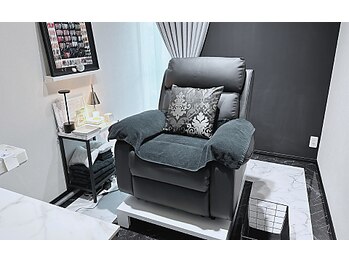 ツキ(TUKI+)/まつげ同時施術が可能です