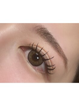 ナチュラル上品な目元にしたい