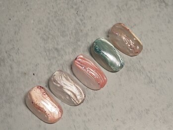 ビューティトリップ(Beauty TRIP)/ぷっくり＆ラメが可愛い夏ネイル