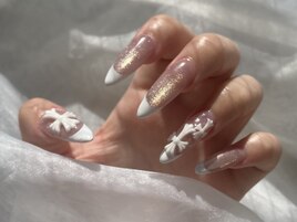 白リボンの上品フレンチネイル