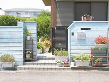 フランジパニ(Frangipani)の雰囲気（こちらがサロンの外観です☆甲子園駅東出口から徒歩6分！）