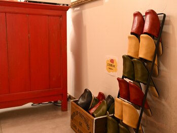 ジネコラボ 横浜山下町(Gyneco-labo)/入口でスリッパにお履き替え