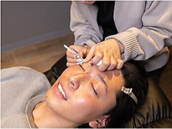 メンズ眉毛サロン 眉ラボ 川崎店【メンズ眉毛/眉毛/アイブロウ/眉毛パーマ】の写真/【メンズ専門サロン!】骨格や髪型に合わせた眉毛で、自分に自信あるかっこいい大人の印象に仕上げます☆