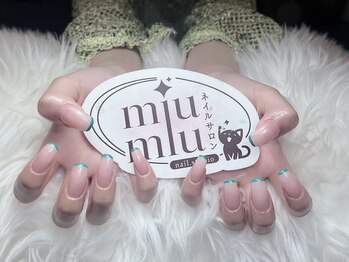 ミュウミュウ(miumiu)/緑フレンチネイル