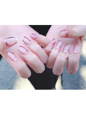 naiL pom.M