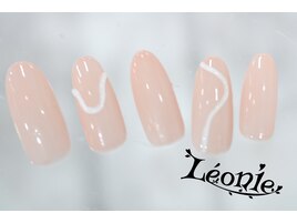 シンプルラインアートネイル