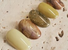 ビューティトリップ(Beauty TRIP)/秋冬・曲線アートで大人ネイル