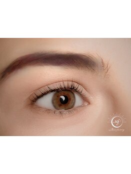 ネイル・アイメニューの同時施術が可能