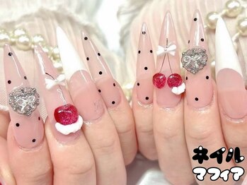 ロングフレンチガーリーネイル