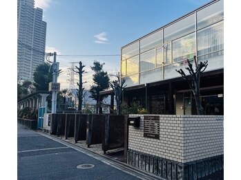 リリースブロウ(Release Brow)/ロ-ズ幼稚園のお隣の建物です