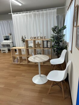 オメメ(Omeme)の写真/キッズスペース完備でお子様連れのママさんも気軽に通っていただけます♪自サロン付け替えオフ無料◎
