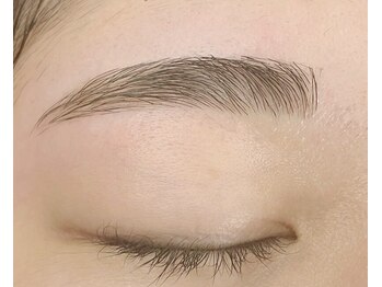 Mi.Feli eyelash&eyebrow 関内/平行眉☆