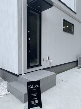 チル(Chill)/美容室入り口