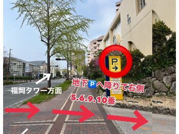 ヴィラアンドテラス(Villa×terrace)/地下駐車場4台、地下降りて右！