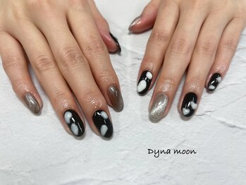 ダイナ ムーン(Dyna moon.)/白のもやもやネイル