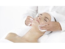 ウルス(ulus)/トナーで余分な皮脂、角質を除去