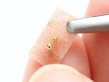 花みずきの雰囲気（針は使用しません。耳ツボに貼ることでダイエットのお助けに！）